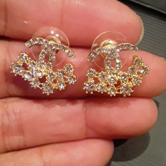 gold color earrings - Picture 3 of 3